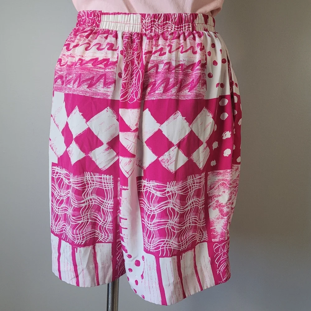 1980s Pink Geometric Print High Rise shorts - Picture 3 of 8